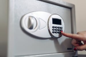Cofre residencial: por que a busca por segurança dentro de casa cresce no Brasil